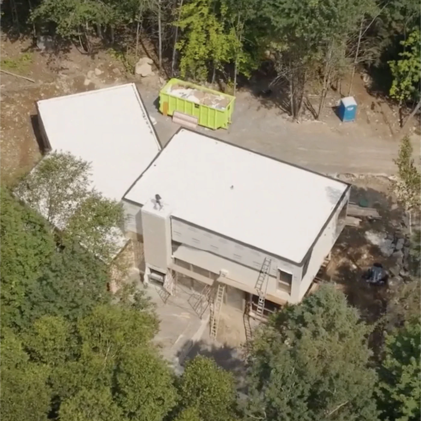 BOLÉAN Est Ouest Construction video poster